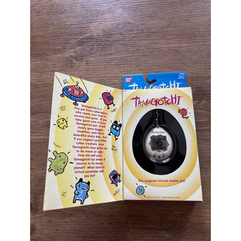 1997 Bandai Original Tamagotchi White Virtual Reality Pet #1800 NEW Boxed